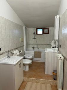 a bathroom with a sink and a toilet and a tub at Del Golfo House in Angri