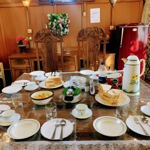 船屋内部或周边提供的食物