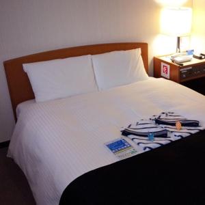 a bed with white sheets and medical equipment on it at APA Hotel Mito-Ekimae in Mito