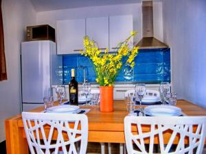 Kuchyň nebo kuchyňský kout v ubytování Apartment on Dugi Otok near Sakarun Beach