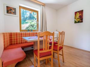 Posedenie v ubytovaní Apartment in Neustift near Ski Lift
