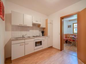 Kuchyňa alebo kuchynka v ubytovaní Apartment in Neustift near Ski Lift