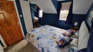 Postel nebo postele na pokoji v ubytování Curracloe Beach House