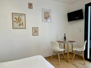 a bedroom with a table and two chairs and a tv at Studio neuf porticcio in Porticcio
