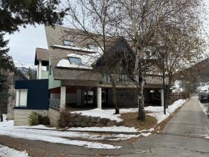 a house on a street with snow on the ground at Le chardon bleu in La Salle-les-Alpes