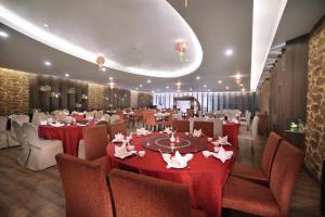 ห้องอาหารหรือที่รับประทานอาหารของ ASTON Kupang Hotel & Convention Center