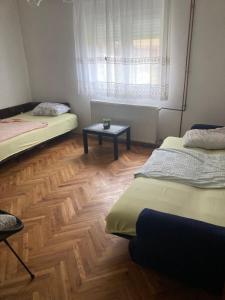 Rúm í herbergi á Nevade apartman