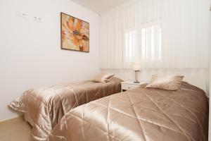 Postel nebo postele na pokoji v ubytování Sea view apartments in La Mata + 38 fotografií