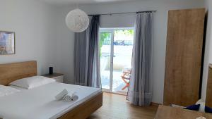 Postel nebo postele na pokoji v ubytování Apartments Leut