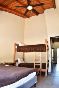 Narivoodi või narivoodid majutusasutuse Casa Aura: Beachfront Premium Hostel toas