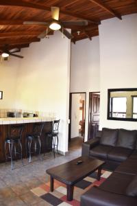 Posezení v ubytování Casa Aura: Beachfront Premium Hostel