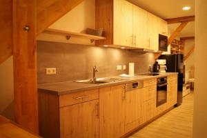 Η κουζίνα ή μικρή κουζίνα στο Ferienwohnung Bauernhaus 3 +18 φωτογραφίες