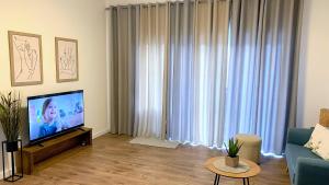 TV a/nebo společenská místnost v ubytování Apartments Leut