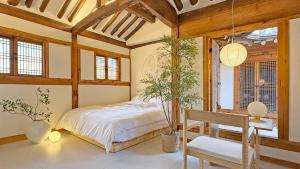 Postel nebo postele na pokoji v ubytování Hanok J'Nor