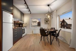 Η κουζίνα ή μικρή κουζίνα στο ARCTIC HOMES - Scandinavian 1&2 BR Apartments