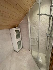 Ένα μπάνιο στο Villa 10 min walk from Ski World Championship