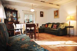 a living room with a couch and a table at Warmiński dom nad jeziorem in Łomy