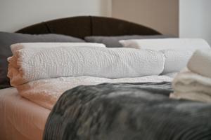 Postelja oz. postelje v sobi nastanitve Apartman Dunja