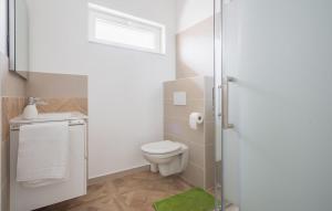 a bathroom with a toilet and a shower at Hébergement autonome Green in Esbly +3 photos