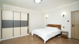 Postel nebo postele na pokoji v ubytování Apple Tree Apartment close to the Airport & SGR Terminal Nairobi