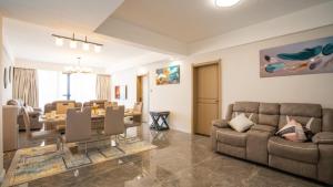 Posezení v ubytování Apple Tree Apartment close to the Airport & SGR Terminal Nairobi