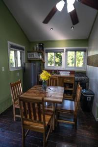 Een keuken of kitchenette bij mame trees