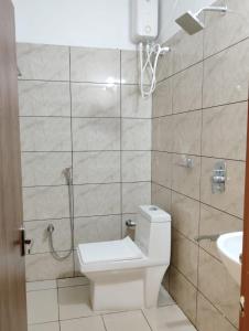 Koupelna v ubytování RKH Palace + 37 fotografií