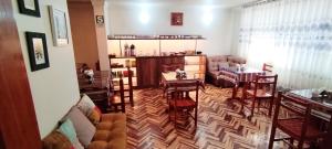 Χώρος καθιστικού στο Hostal LUNA DE SAN ANTONIO PUNO