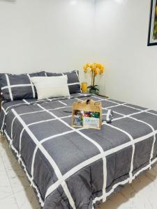 Voodi või voodid majutusasutuse VickyBella's FUNadise Private Resort toas