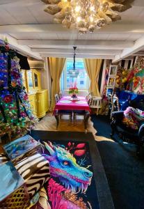 Postel nebo postele na pokoji v ubytování Centralish Dragon Heart Ljubljana