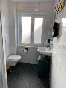Baðherbergi á Appartement Brettljause Ferienhaus Fuenf Sinne