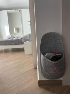 Giường trong phòng chung tại Nuovo Appartamento nel cuore delle alpi marittime