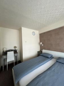 Postel nebo postele na pokoji v ubytování Hotel Talsi