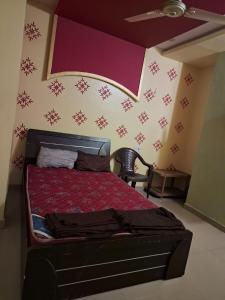 Postel nebo postele na pokoji v ubytování Hotel Sai Satya + 6 fotografií