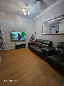TV a/nebo společenská místnost v ubytování Maisarah Homestay Melaka, Islamic Home in Melaka