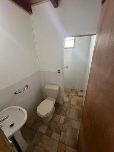 Phòng tắm tại Hostal del Carmen Pucon