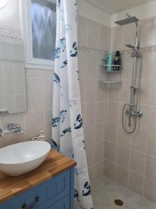 Łazienka w obiekcie המקום של אמי Emmys Place