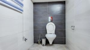 Ένα μπάνιο στο Plush Apartment hosted by Ama