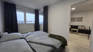Postel nebo postele na pokoji v ubytování Apartman C601