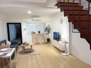 TV a/nebo společenská místnost v ubytování Cosy Lodge MRT Phra Ram 9