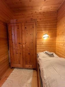 Łóżko lub łóżka w pokoju w obiekcie Walters Hütte