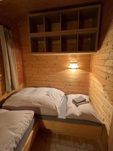 Łóżko lub łóżka w pokoju w obiekcie Walters Hütte
