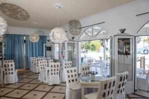 Restoran või mõni muu söögikoht majutusasutuses Aphrodite Beach Hotel Corfu
