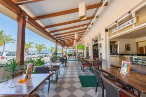 Restoran või mõni muu söögikoht majutusasutuses Aphrodite Beach Hotel Corfu