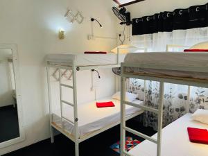 Voodi või voodid majutusasutuse Hiricurry Hostel & Restaurant toas