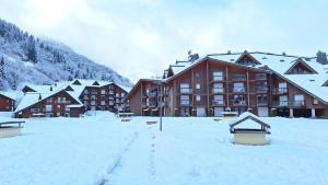Το Studio cosy au pied des remontées,wifi,smart TV,parking τον χειμώνα