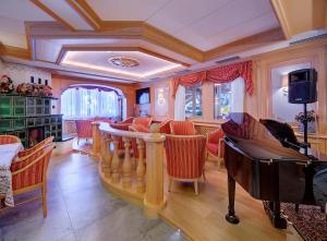 TV a/nebo společenská místnost v ubytování Hotel Madonna delle Nevi