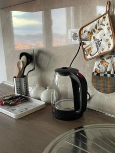 Принадлежности для чая и кофе в Gashi Apartment Prishtina