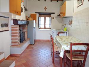 Kuchyňa alebo kuchynka v ubytovaní Agriturismo la Coccinella