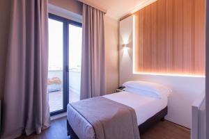 Postel nebo postele na pokoji v ubytování Garner Hotel Rome Aurelia by IHG